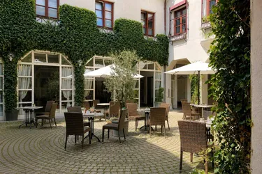 Seit über 40 Jahren etabliertes Stadtcafé in Purkersdorf – modernisiert &amp; mit 109 m² Terrasse