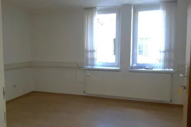 Günstige Büroräume mit 5 Zimmern und Teeküche im Zentrum von Bruck/Mur zu mieten !