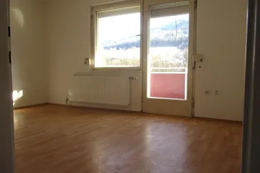 Zentrumsnahe 2-Zimmer-Wohnung mit Küchenblock und Balkon in Kindberg zu mieten !