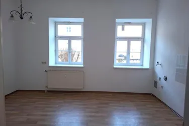 Teilrenovierte 2-Zimmer-Wohnung im Halbstock eines Mehrparteienhauses in Thörl nahe Kapfenberg zu mieten !