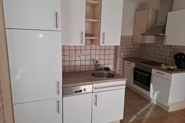 Zentrumsnahe 2-Zimmer-Wohnung mit Küchenblock im Hochparterre eines Wohnhauses in Bruck/Mur zu mieten !