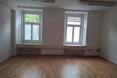 Gepflegte Büroräume oder Praxisräume im 1. Obergeschoß im Zentrum von Bruck/Mur zu mieten !