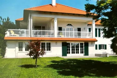 Landhausvilla in guter LUFT , ruhiger , sonnigen Lage, in perfekter Hausqualität!