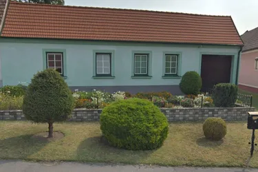Renovierungsbedürftiges Haus in ausgezeichneter, ruhiger grüner Wohnlage – 20 Minuten nach Wien