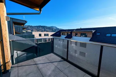 Charmante 4 Zimmer-Dachgeschoss-Erstbezugs-Wohnung mit Balkon im Ortzentrum von Hallwang!