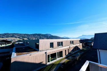 Ortszentrum Hallwang: Großzügige 4 Zimmer-Dachgeschoss-Erstbezugs-Wohnung mit großem Balkon!