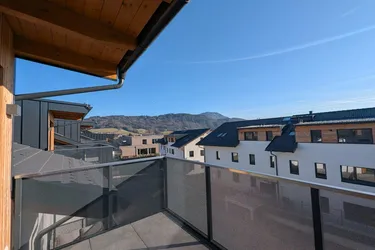 Bezugsfertig - ansprechende 4 Zimmer Erstbezugs-Dachgeschoss-Wohnung mit traumhaftem Ausblick im Ortszentrum Hallwang!