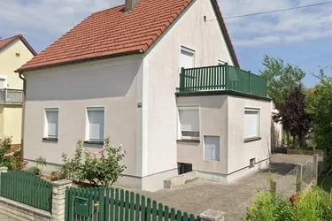 Renovierungsbedürftiges Einfamilienhaus mit viel Potenzial