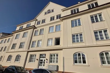 Lichtdurchflutete 2 Zimmer Wohnung in ruhiger Lage