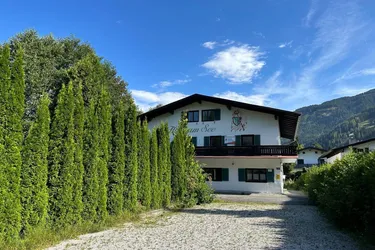 Altbestand auf einzigartigem Grundstück, nur durch Uferstraße vom Zeller See getrennt!