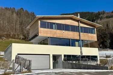 Architektenhaus in einmaliger Sonnenlage von Piesendorf mit herrlichem Ausblick!