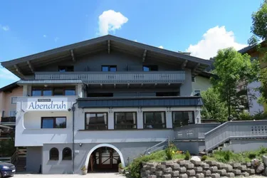 Ferienpension mit 51 Betten und zugehöriger Pizzaria in Kaprun