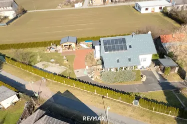 Expose Investoren AUFGEPASST!!Haus in Toplage mit Wohnrecht steht zum verkauf.