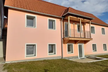 Expose Zins- Mehrfamilienhaus (teilvermietet) mit 3 Wohneinheiten und Garage auf großem Grundstück