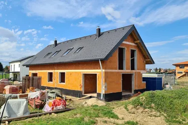 Expose Belagsfertige Doppelhaushälfte in Massivbauweise mit Eigengarten - Baustart bereits erfolgt !
