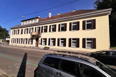 ZENTRUMSNÄHE, geräumige Altbauwohnung zur Miete