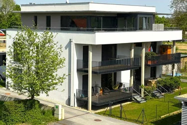 Modernes Penthouse mit eigenem Liftzugang direkt in die Wohnung und dreiseitiger Dachterrasse mit Wintergarten