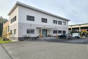 Sofort beziehbare Büro- Praxis oder Geschäftsflächen im 1.OG in guter Lage !