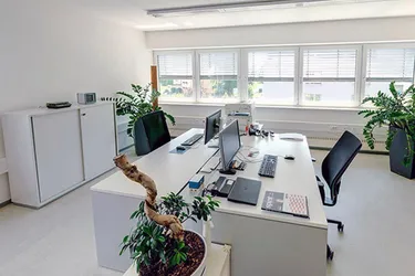 Einzelbüros ab ca. 25m² im Innovationszentrum W.E.I.Z., größere weitere Büroräume verfügbar