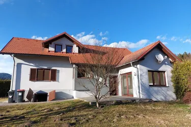 Modernisiertes, gemütliches Haus mit 4.700m² Grund