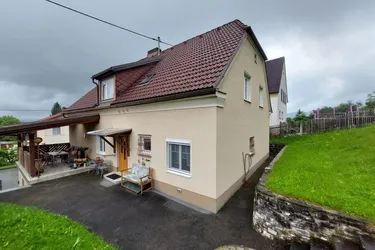 Gemütliches Haus in schöner Wohngegend mit Aussicht in sehr gepflegtem Zustand
