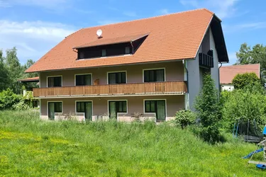Apartmenthaus mit 8 Eigentumswohnungen sowie eine Großwohnung und Gewerbetrakt in sehr ruhiger Grünlage