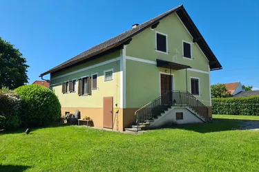 Großzügige Hofstelle im Bauland mit Wohnhaus sowie vier weitere Nebengebäude in zentraler Lage