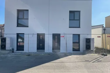 Expose Ideale Doppelhaushälfte (HAUS2) mit Vollkeller in ACHAU (Ruhige Lage) bei Wien....Belagsfertig mit Gutschein für Küche von 5.000€ bei Home Life Design Studio!