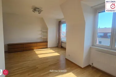 Dachgeschosswohnung mit 3 Zimmern auf ca. 70m2 inkl. Garage - Ruhige Lage, Lichtdurchflutet und hochwertig ausgestattet!
