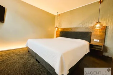 TOP-LAGE in SEEFELD: Modernes, vollmöbliertes APARTMENT mit großem Balkon direkt neben dem GOLFPLATZ ab sofort zu kaufen!