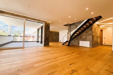 Ein Refugium von besonderer Klasse: Repräsentatives PENTHOUSE-BÜRO mit offener GALERIE und über 100 m² TERRASSENFLÄCHE in erstklassiger Zentrallage!