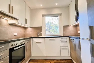 AB SOFORT: Wunderschöne, sanierte 2-Zimmerwohnung mit WEST-Balkon in Innsbruck zu mieten!