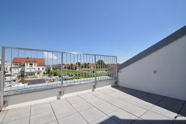 Expose PROVISIONSFREI - Klimatisierte 3 Zimmer mit Dachterrasse und KFZ-Stellplatz