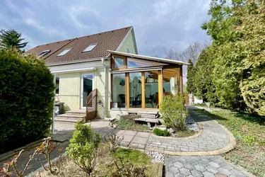 Expose  EINFAMILIENHAUS MIT TRAUMHAFTEN 1099m² GARTEN ZU KAUFEN ! 