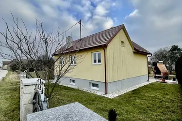 Expose Ruhiger 2.115m² großer Familientraum am Stadtrand 