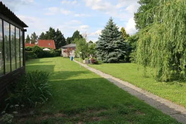 Baugrundstück mit Abbruchsobjekt in ruhiger Lage