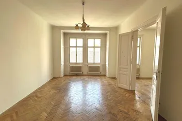 Altbauwohnung im 3. Liftstock in Reindorf