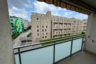 2-Zimmer-Wohnung mit Loggia im 3. Liftstock