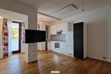 Schöne kernsanierte 3-Zimmer-Wohnung mit Balkon und Schwedenofen Nähe Murradweg