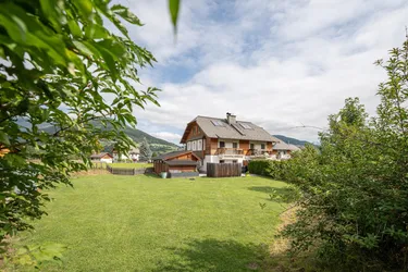 Idyllisches Eck-Reihenhaus mit großem Garten &amp; Carport
