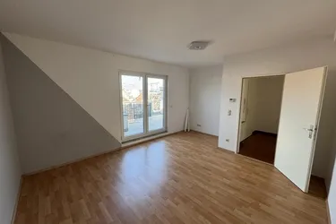 Lichtdurchflutete Dachgeschosswohnung mit Terrasse in der Wielandgasse!