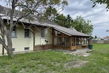 Gemütliches Bauernhaus mit weitläufigem Garten