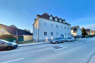 RENDITEOBJEKT - Sanierte Wohnanlage - Top Lage in Wiener Neustadt - ca. 340m² WNFL - ca. 150m² Garten