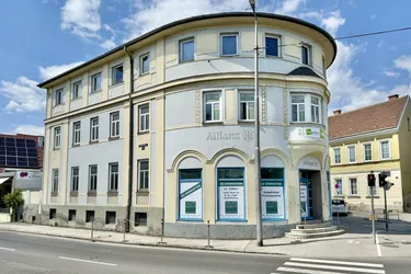 UNBEFRISTET - PROVISIONSFREI - direkt an der Hauptstraße - gute Sichtbarkeit - ca. 240m² NFL - ca. 7-8 Zimmer - verteilt auf zwei Stockwerke - VIEL RAUM für ihr Geschäft