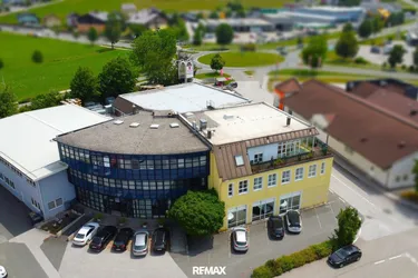 Modernes Büro mit großzügiger Terrasse im Gewerbegebiet Obertrum