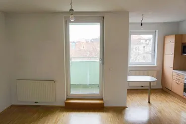 Sorglospaket - bestens vermietete 2-Zimmer Wohnung, zentrale Lage!! 