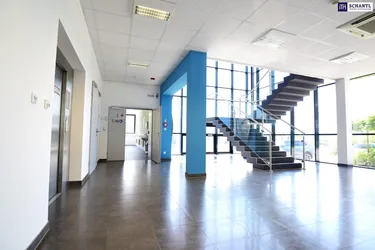 Ihr neuer Firmenstandort: Moderne Gewerbeimmobilie in Laßnitzhöhe - Büro- und Geschäftsräumlichkeiten auf 136 m² mit erstklassiger Ausstattung, KFZ-Abstellplätzen, E-Ladestationen &amp; Klimaanlage! Vereinbaren Sie gleich einen Termin!
