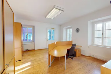 Repräsentative Gewerbeimmobilie mit Altbauflair in zentraler Lage - ca. 150 m² Raum für kreative Ideen! Gleich anrufen und Besichtigungstermin vereinbaren!