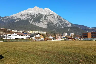 Großes Baugrundstück