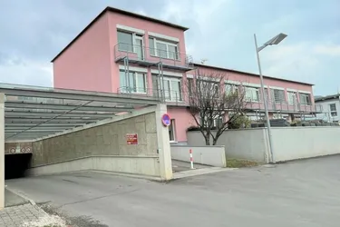 Tiefgaragenplätze in sicherer Umgebung in der Tiefgarage Forellenweg - Suttnerstraße: Provisionsfrei!